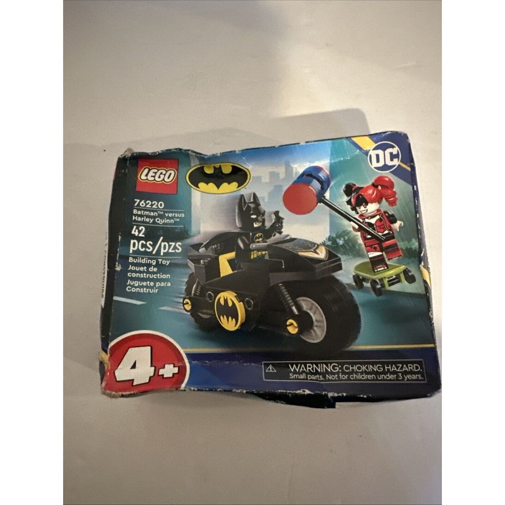LEGO SUPER HEROES BATMAN VERSUS HARLEY QUINN SET NUMBER (76220) NEW WITH DAMAGE!